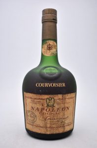 ★COURVOISIER クルボアジェ NAPOLEON ナポレオン 700ml 40度 ブランデーをお買取り★