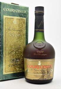 ★COURVOISIER クルボアジェ VSOP 700ml 40度 ブランデー 従価表記をお買取り★